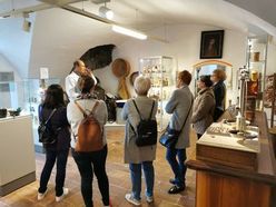 Die Schlossmuseen Mauthausen luden zu einer Führung für Erwachsene im Apothekenmuseum.