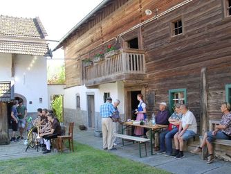 Am 6. Mai fand im Pramtal der Pramtaler Museumstag statt: Gemütliche Stimmung mit Musik und Kulinarik war im Freilichtmuseum Brunnbauerhof angesagt.