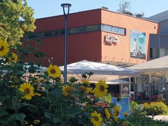 Das Gustav Klimt-Zentrum in Schörfling am Attersee ist noch bis 26. Oktober 2020, täglich von 10.00 bis 16.00 Uhr geöffnet. Außenansicht 2020
