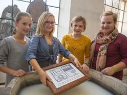 Papierschöpfen und eine Rätselrallye erwarten die jungen Gäste im Österreichische Papiermachermuseum an den Samstagen und Sonntagen im Aktionszeitraum, jeweils von 13:00-15:00 Uhr.